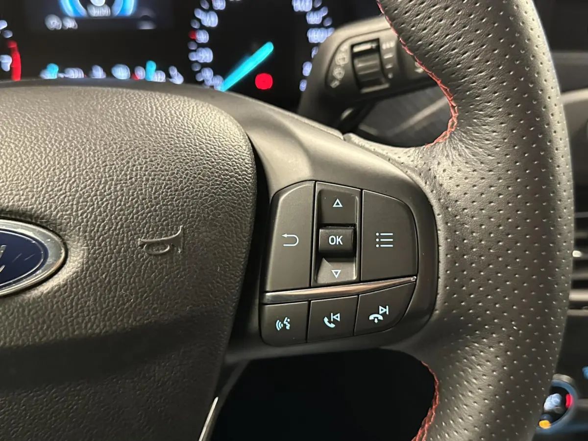 1.0 EcoBoost ST Line Business CARPLAY NAVI CRUISE LM ECC 107000 KM.