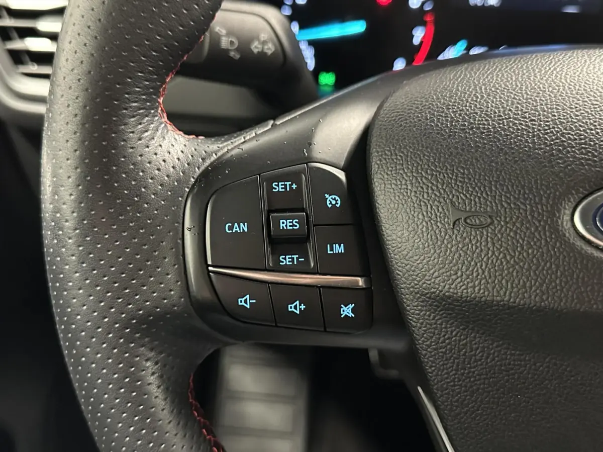 1.0 EcoBoost ST Line Business CARPLAY NAVI CRUISE LM ECC 107000 KM.
