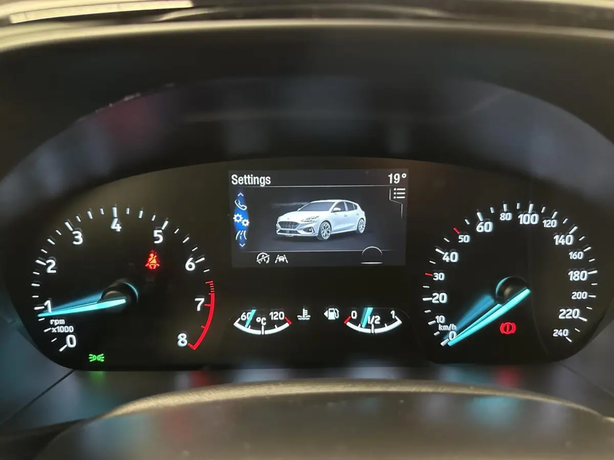 1.0 EcoBoost ST Line Business CARPLAY NAVI CRUISE LM ECC 107000 KM.