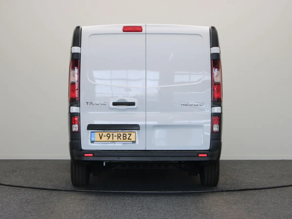 2.0 dCi 110pk T30 L2H1 Comfort | Parkeersensoren | Laadruimtebetimmering | Vierseizoensbanden | Navigatie |