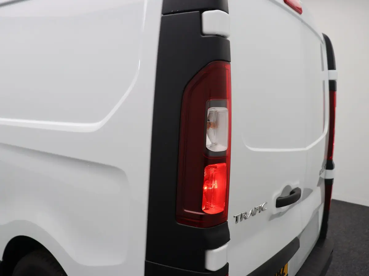 2.0 dCi 110pk T30 L2H1 Comfort | Parkeersensoren | Laadruimtebetimmering | Vierseizoensbanden | Navigatie |