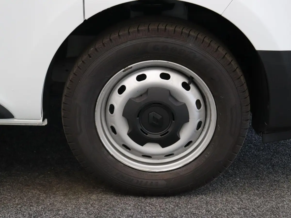 2.0 dCi 110pk T30 L2H1 Comfort | Parkeersensoren | Laadruimtebetimmering | Vierseizoensbanden | Navigatie |