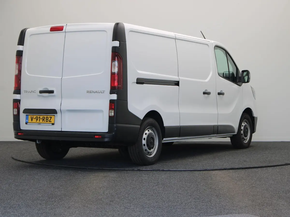 2.0 dCi 110pk T30 L2H1 Comfort | Parkeersensoren | Laadruimtebetimmering | Vierseizoensbanden | Navigatie |