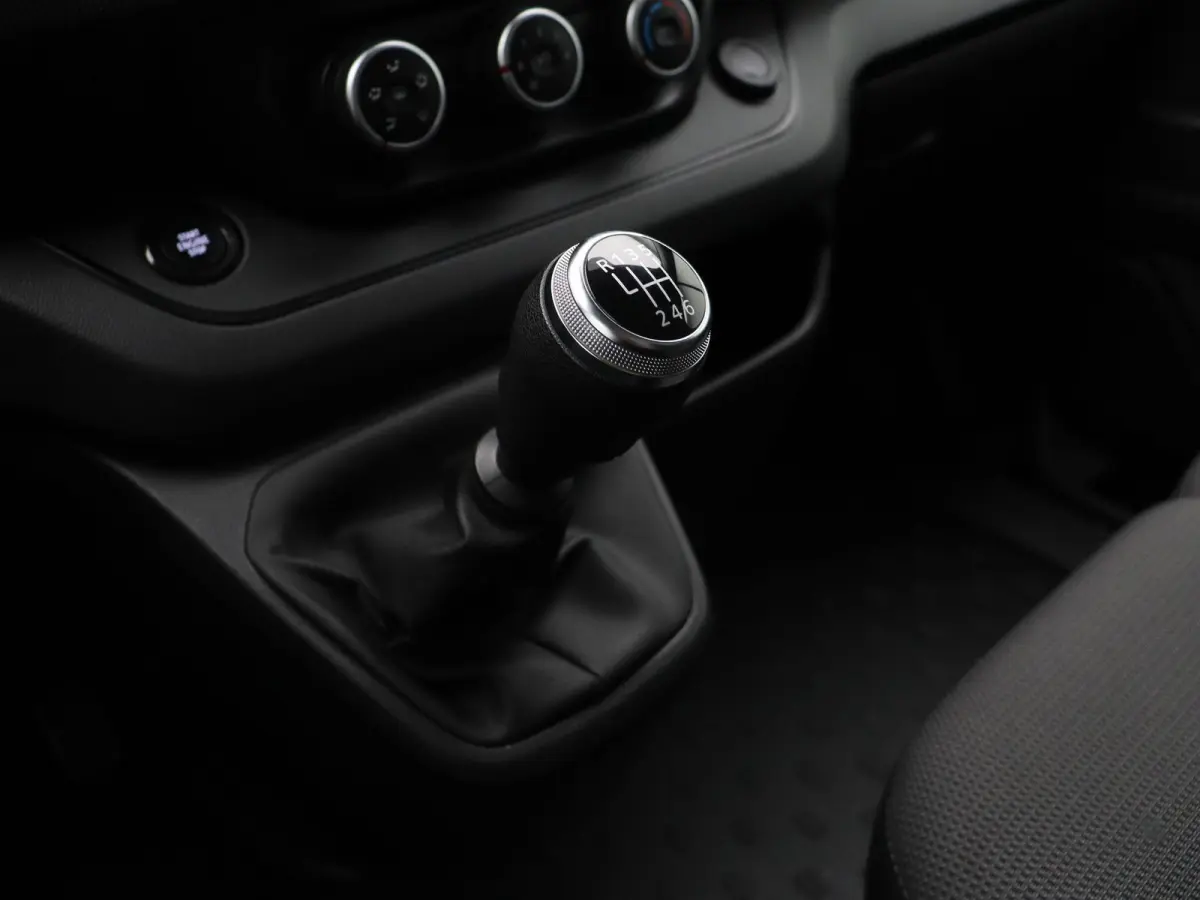 2.0 dCi 110pk T30 L2H1 Comfort | Parkeersensoren | Laadruimtebetimmering | Vierseizoensbanden | Navigatie |