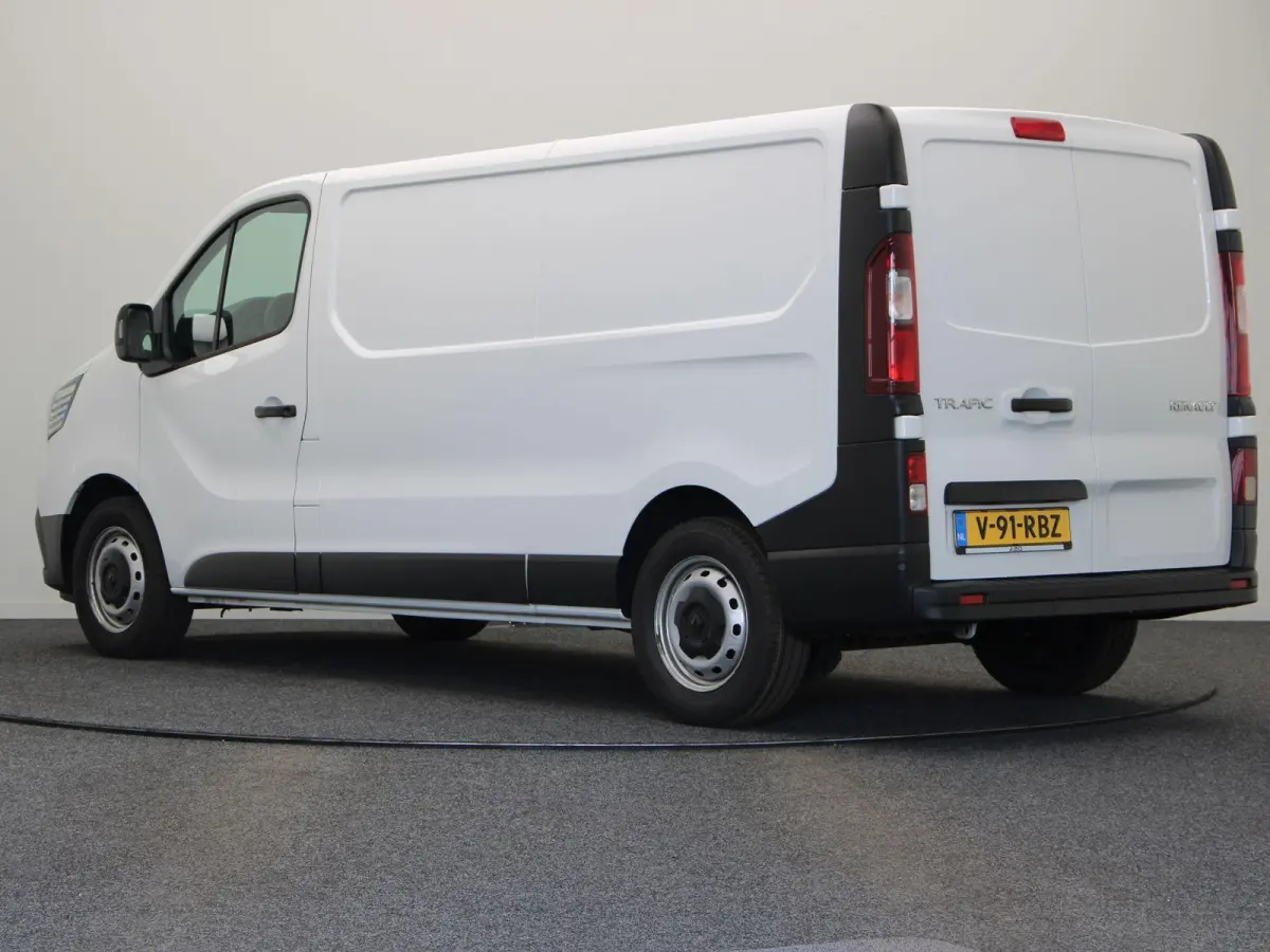 2.0 dCi 110pk T30 L2H1 Comfort | Parkeersensoren | Laadruimtebetimmering | Vierseizoensbanden | Navigatie |