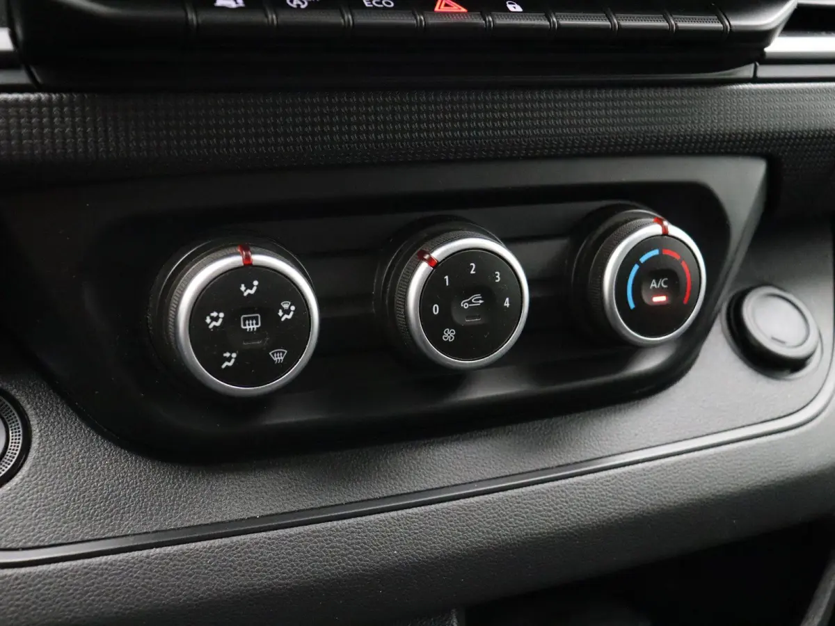2.0 dCi 110pk T30 L2H1 Comfort | Parkeersensoren | Laadruimtebetimmering | Vierseizoensbanden | Navigatie |