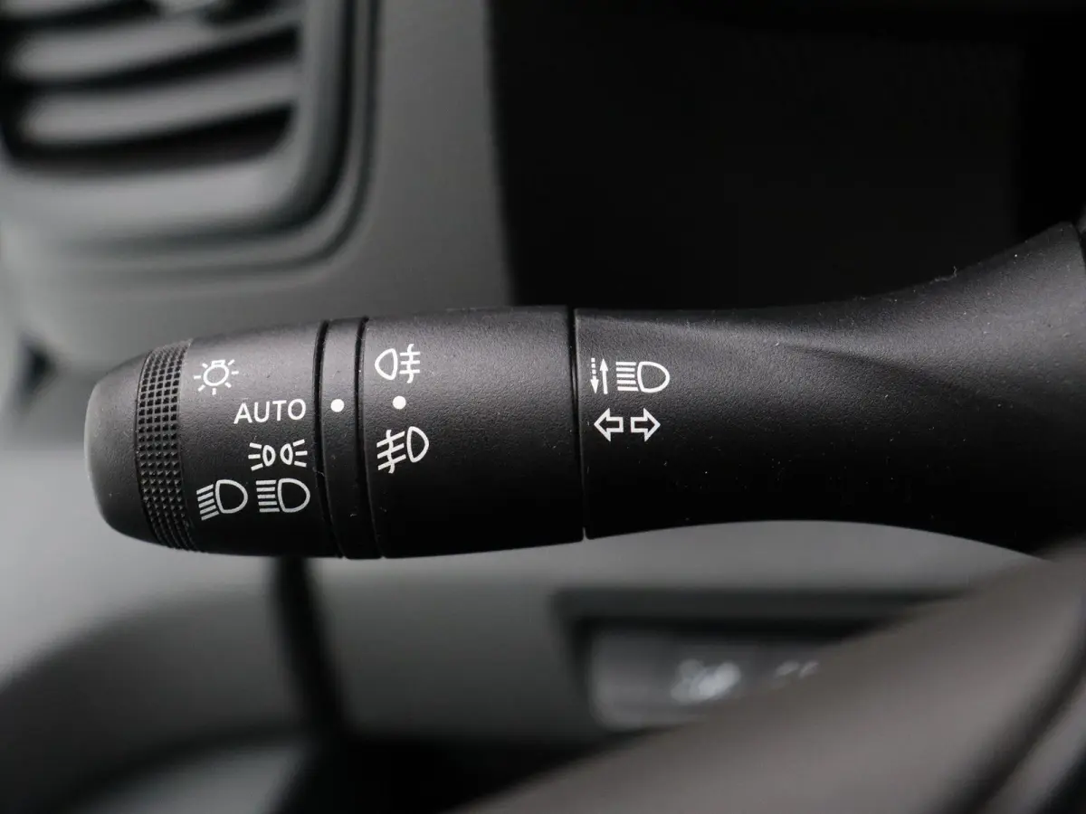 2.0 dCi 110pk T30 L2H1 Comfort | Parkeersensoren | Laadruimtebetimmering | Vierseizoensbanden | Navigatie |