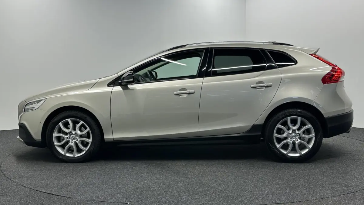 1.5 T3 Polar+ Luxury LEER PANO NAVI TREKHAAK ECC CRUISE LM.