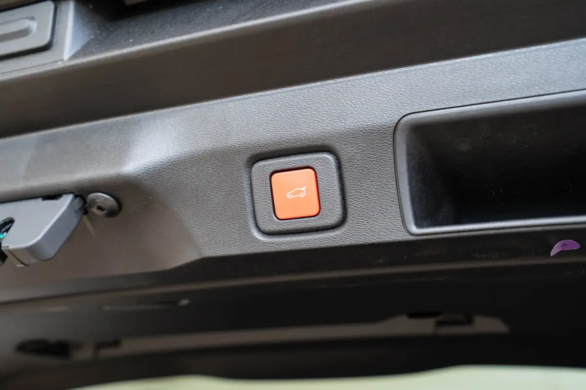1.6 e-Hybrid Plug-In First Edition | Tot 8 Jaar Garantie | Lederen Bekleding | Schuif-Kanteldak | Camera | Keyless | LED | Stoelverwarming & Massage |