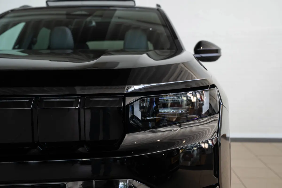 1.6 e-Hybrid Plug-In First Edition | Tot 8 Jaar Garantie | Lederen Bekleding | Schuif-Kanteldak | Camera | Keyless | LED | Stoelverwarming & Massage |
