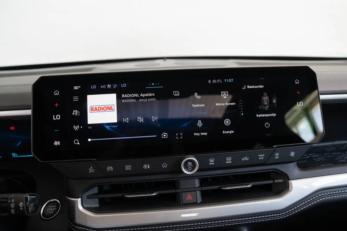 1.6 e-Hybrid Plug-In First Edition | Tot 8 Jaar Garantie | Lederen Bekleding | Schuif-Kanteldak | Camera | Keyless | LED | Stoelverwarming & Massage |