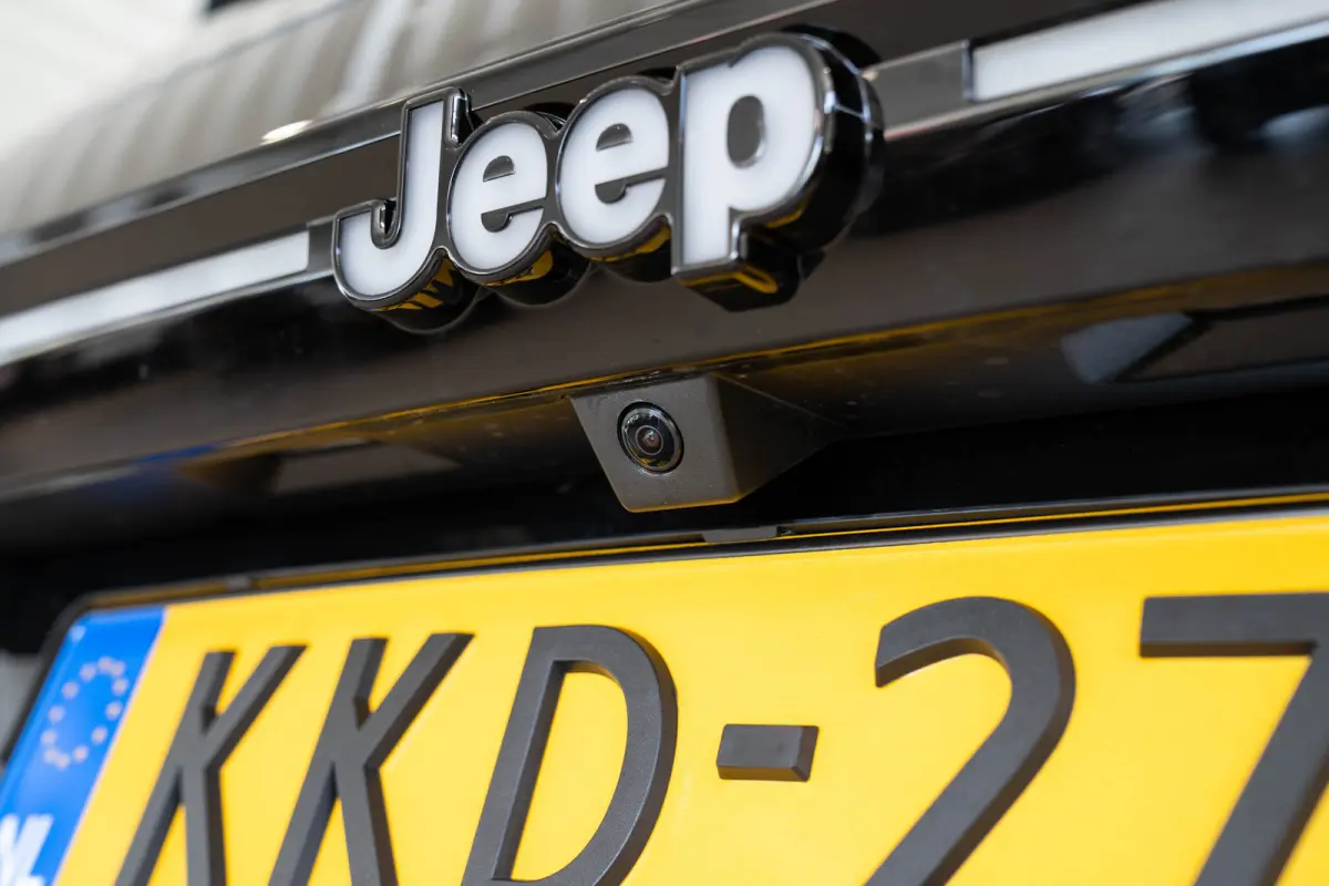 1.6 e-Hybrid Plug-In First Edition | Tot 8 Jaar Garantie | Lederen Bekleding | Schuif-Kanteldak | Camera | Keyless | LED | Stoelverwarming & Massage |