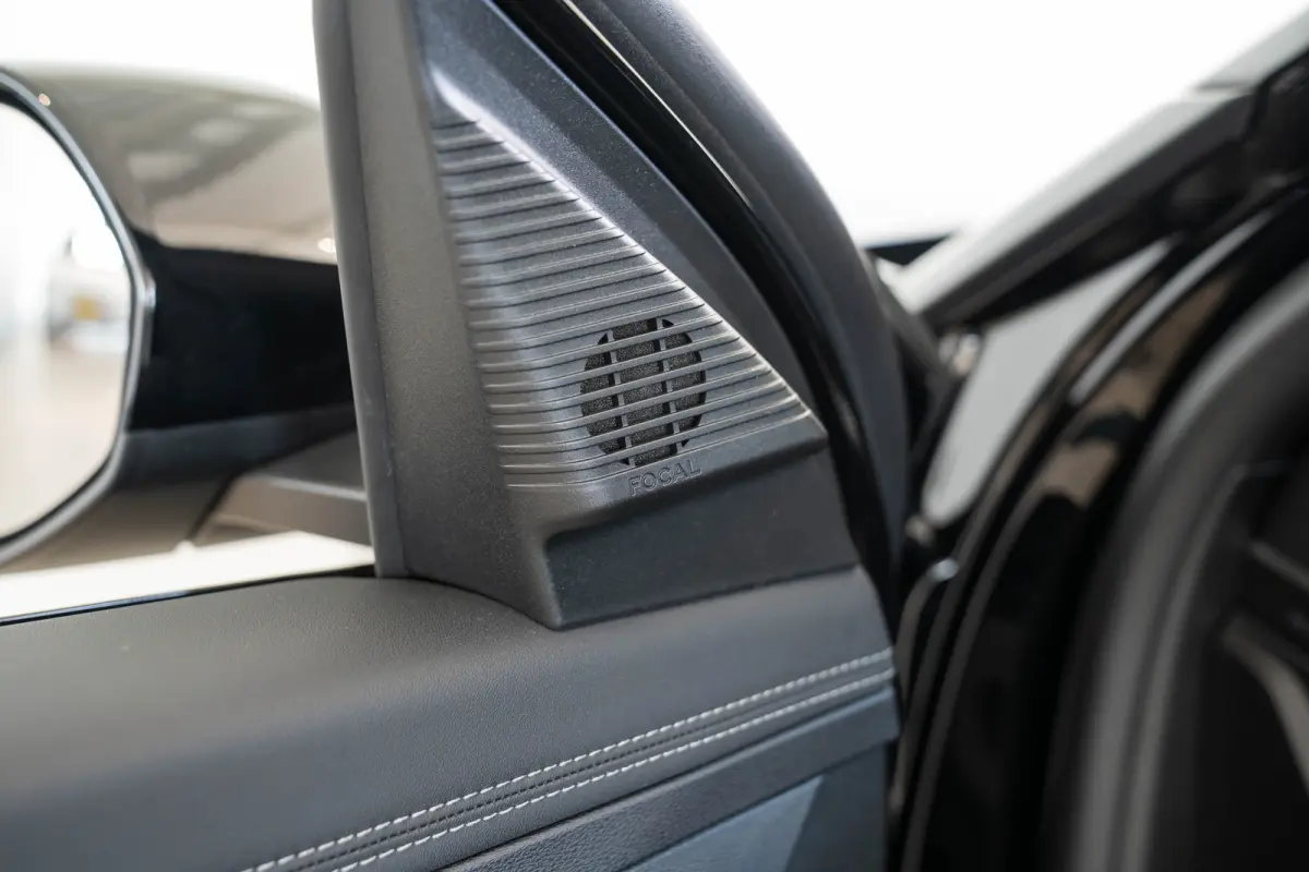 1.6 e-Hybrid Plug-In First Edition | Tot 8 Jaar Garantie | Lederen Bekleding | Schuif-Kanteldak | Camera | Keyless | LED | Stoelverwarming & Massage |