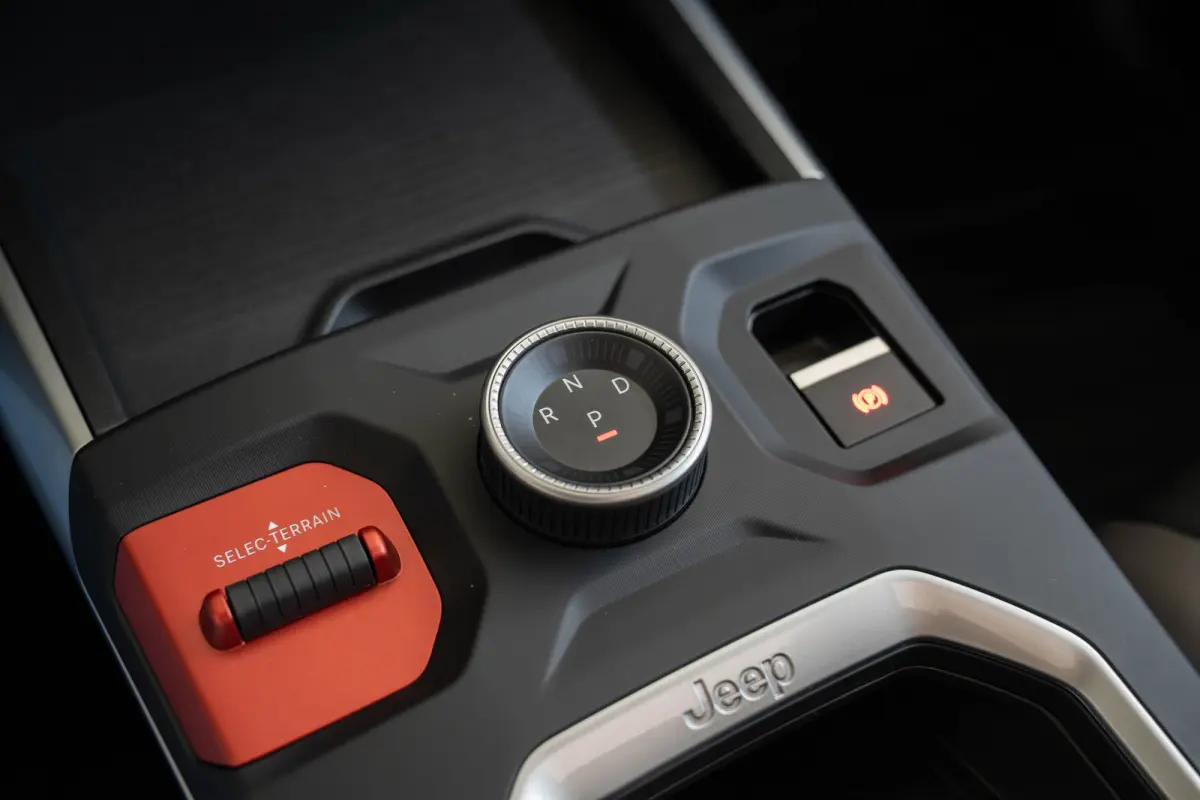 1.6 e-Hybrid Plug-In First Edition | Tot 8 Jaar Garantie | Lederen Bekleding | Schuif-Kanteldak | Camera | Keyless | LED | Stoelverwarming & Massage |