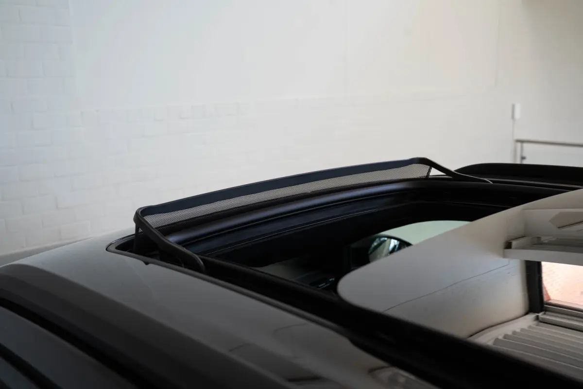 1.6 e-Hybrid Plug-In First Edition | Tot 8 Jaar Garantie | Lederen Bekleding | Schuif-Kanteldak | Camera | Keyless | LED | Stoelverwarming & Massage |