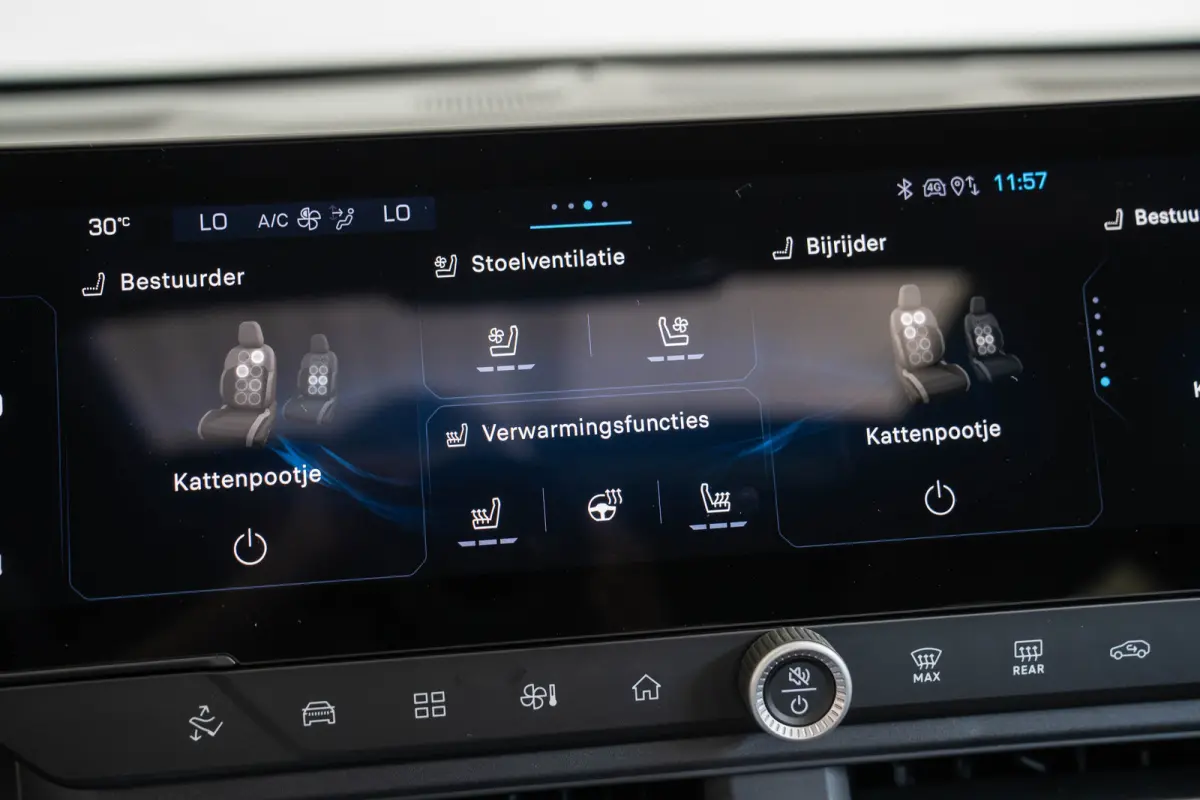 1.6 e-Hybrid Plug-In First Edition | Tot 8 Jaar Garantie | Lederen Bekleding | Schuif-Kanteldak | Camera | Keyless | LED | Stoelverwarming & Massage |