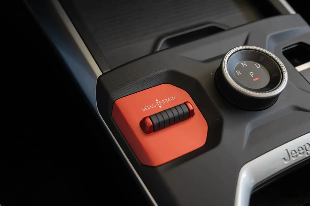 1.6 e-Hybrid Plug-In First Edition | Tot 8 Jaar Garantie | Lederen Bekleding | Schuif-Kanteldak | Camera | Keyless | LED | Stoelverwarming & Massage |