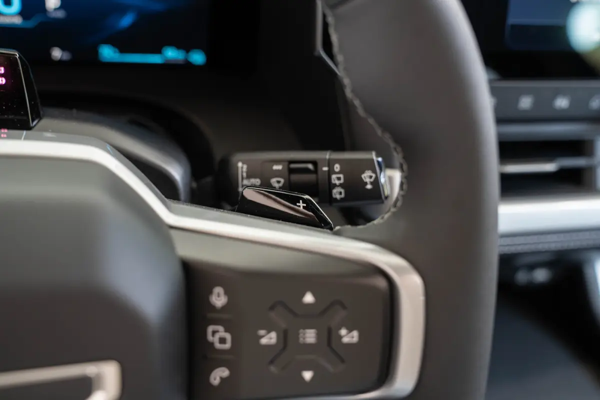1.6 e-Hybrid Plug-In First Edition | Tot 8 Jaar Garantie | Lederen Bekleding | Schuif-Kanteldak | Camera | Keyless | LED | Stoelverwarming & Massage |