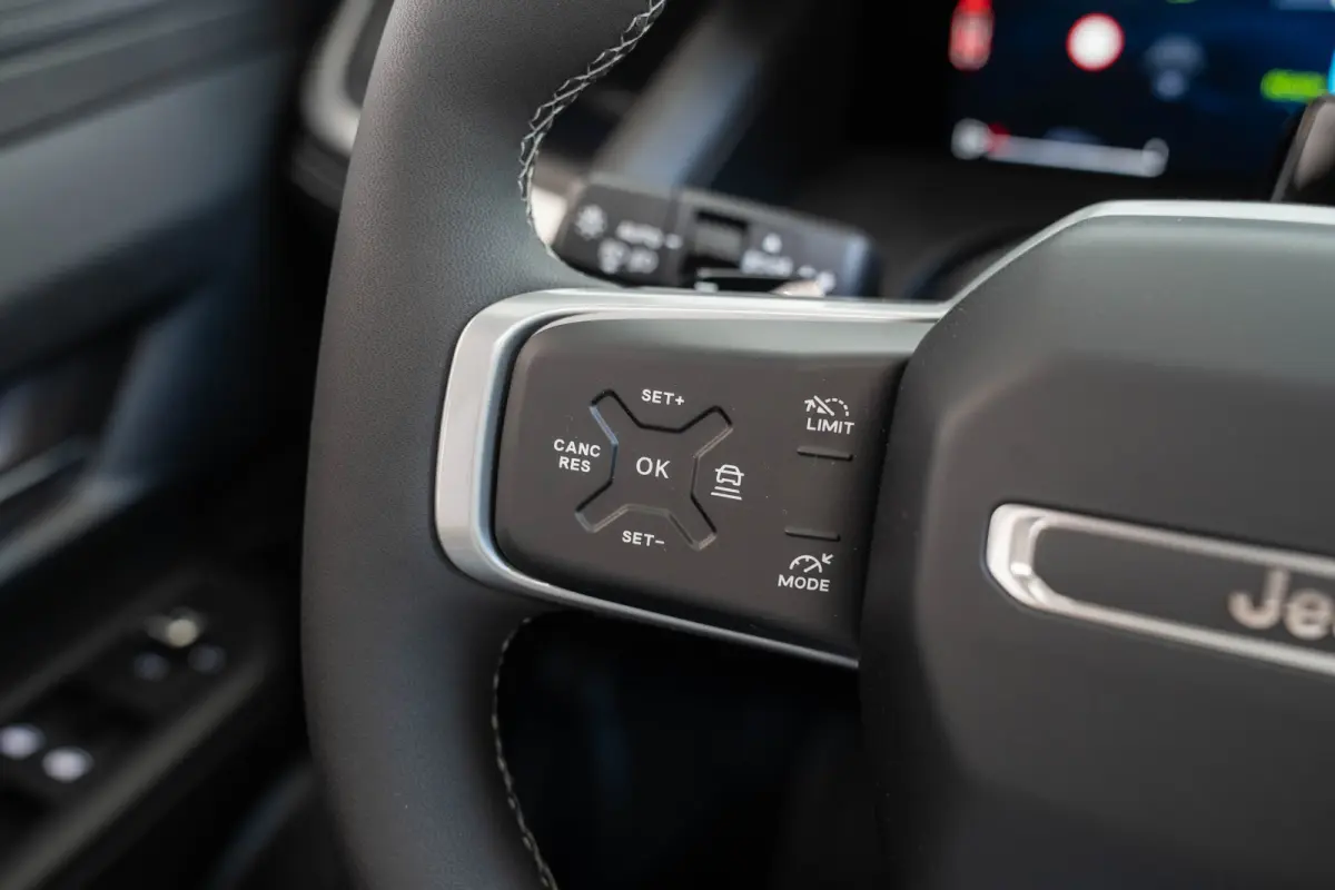 1.6 e-Hybrid Plug-In First Edition | Tot 8 Jaar Garantie | Lederen Bekleding | Schuif-Kanteldak | Camera | Keyless | LED | Stoelverwarming & Massage |