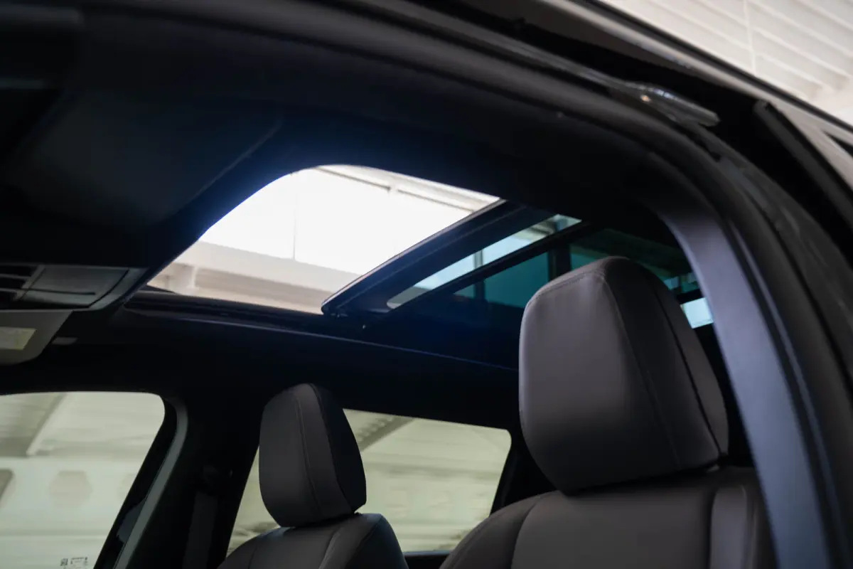1.6 e-Hybrid Plug-In First Edition | Tot 8 Jaar Garantie | Lederen Bekleding | Schuif-Kanteldak | Camera | Keyless | LED | Stoelverwarming & Massage |