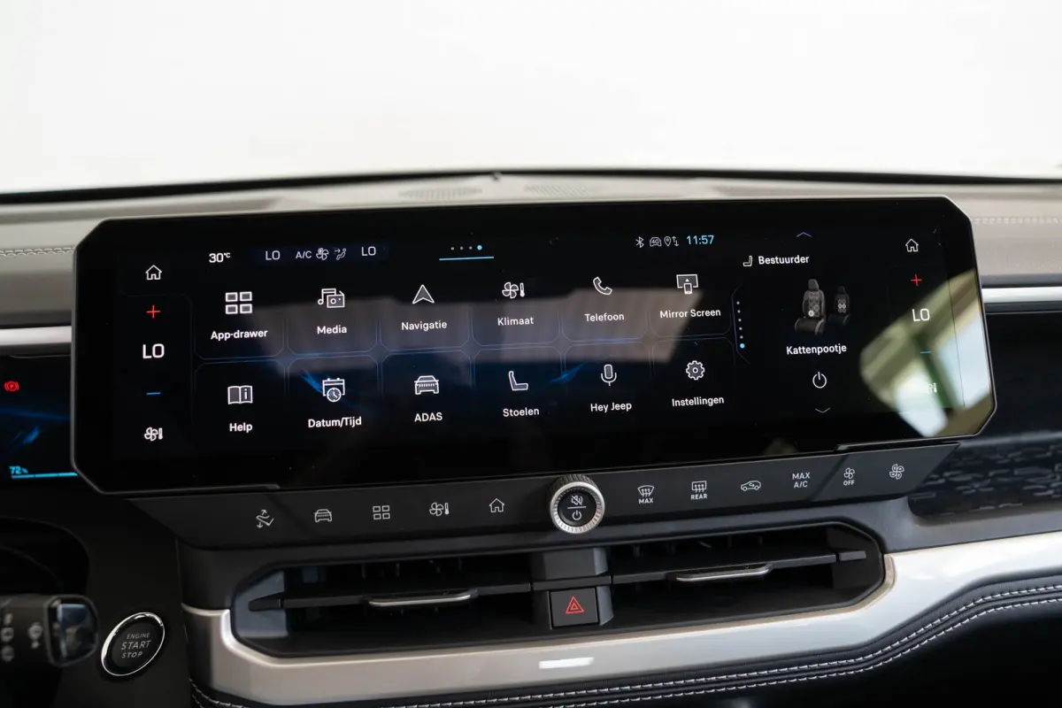 1.6 e-Hybrid Plug-In First Edition | Tot 8 Jaar Garantie | Lederen Bekleding | Schuif-Kanteldak | Camera | Keyless | LED | Stoelverwarming & Massage |
