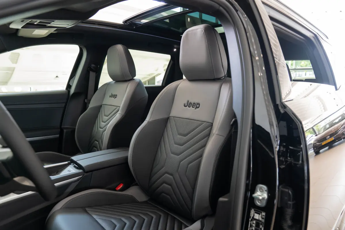 1.6 e-Hybrid Plug-In First Edition | Tot 8 Jaar Garantie | Lederen Bekleding | Schuif-Kanteldak | Camera | Keyless | LED | Stoelverwarming & Massage |