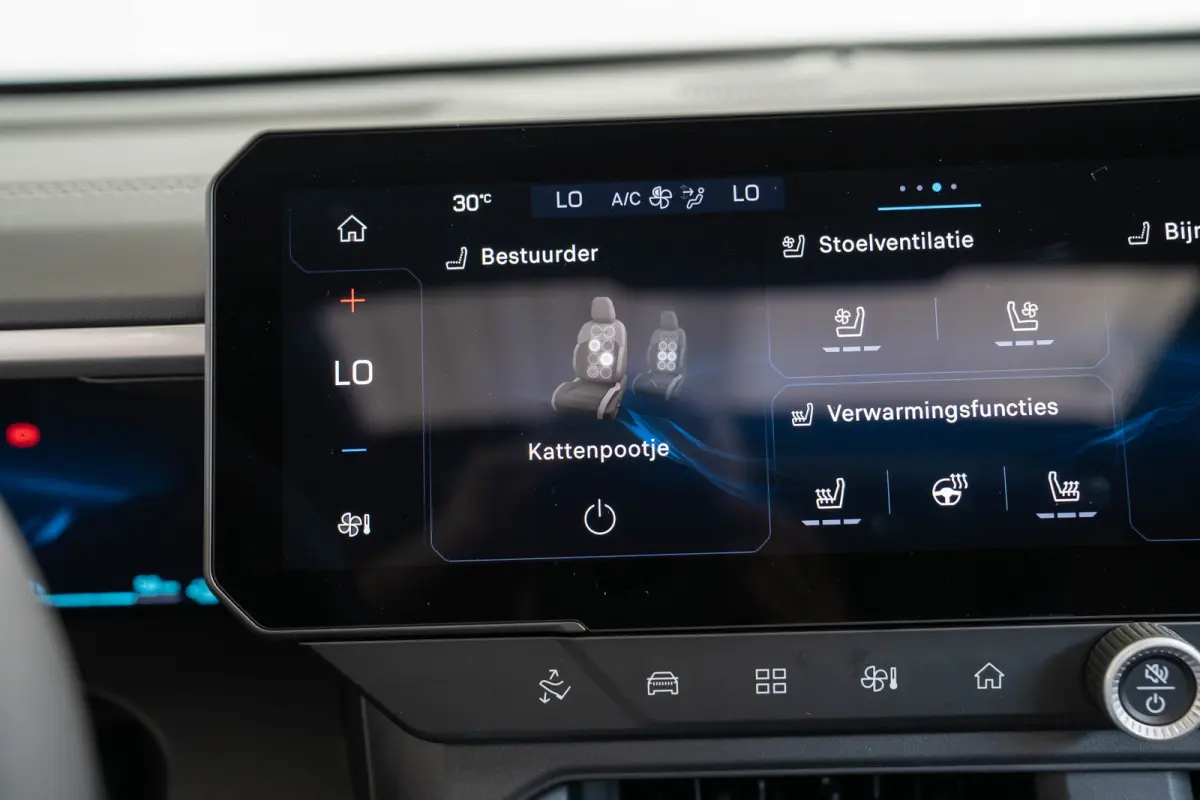 1.6 e-Hybrid Plug-In First Edition | Tot 8 Jaar Garantie | Lederen Bekleding | Schuif-Kanteldak | Camera | Keyless | LED | Stoelverwarming & Massage |