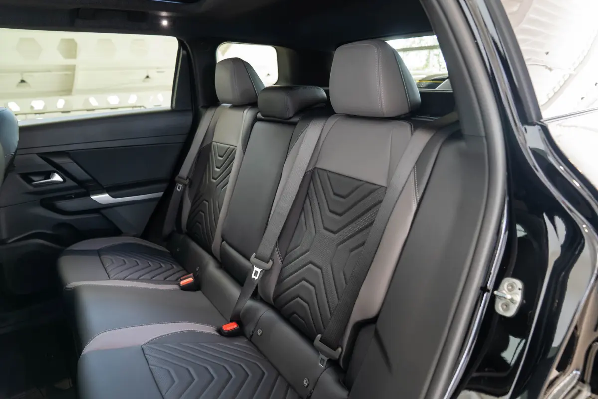 1.6 e-Hybrid Plug-In First Edition | Tot 8 Jaar Garantie | Lederen Bekleding | Schuif-Kanteldak | Camera | Keyless | LED | Stoelverwarming & Massage |