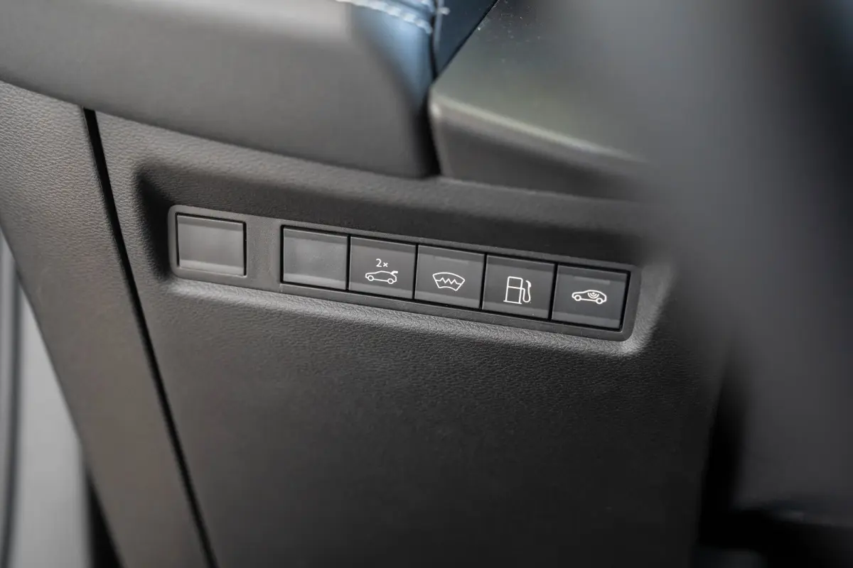 1.6 e-Hybrid Plug-In First Edition | Tot 8 Jaar Garantie | Lederen Bekleding | Schuif-Kanteldak | Camera | Keyless | LED | Stoelverwarming & Massage |