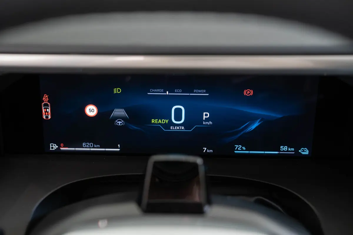 1.6 e-Hybrid Plug-In First Edition | Tot 8 Jaar Garantie | Lederen Bekleding | Schuif-Kanteldak | Camera | Keyless | LED | Stoelverwarming & Massage |