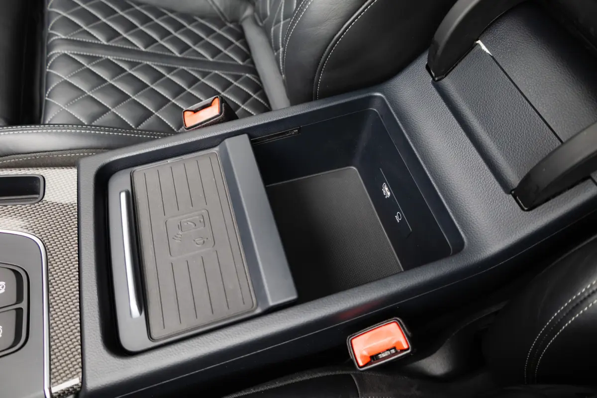 SQ5 3.0 TFSI 354 pk SQ5 Quattro Pro Line Plus S-Line / Carbon/ Pano-Dak/ Keyless/ Head-Up/ Camera/ Adap.Cruise/ B&O-Sound/ Stand-Kachel/ Sport-Stoelen/ Stoel.Verw/ 21'' LMV