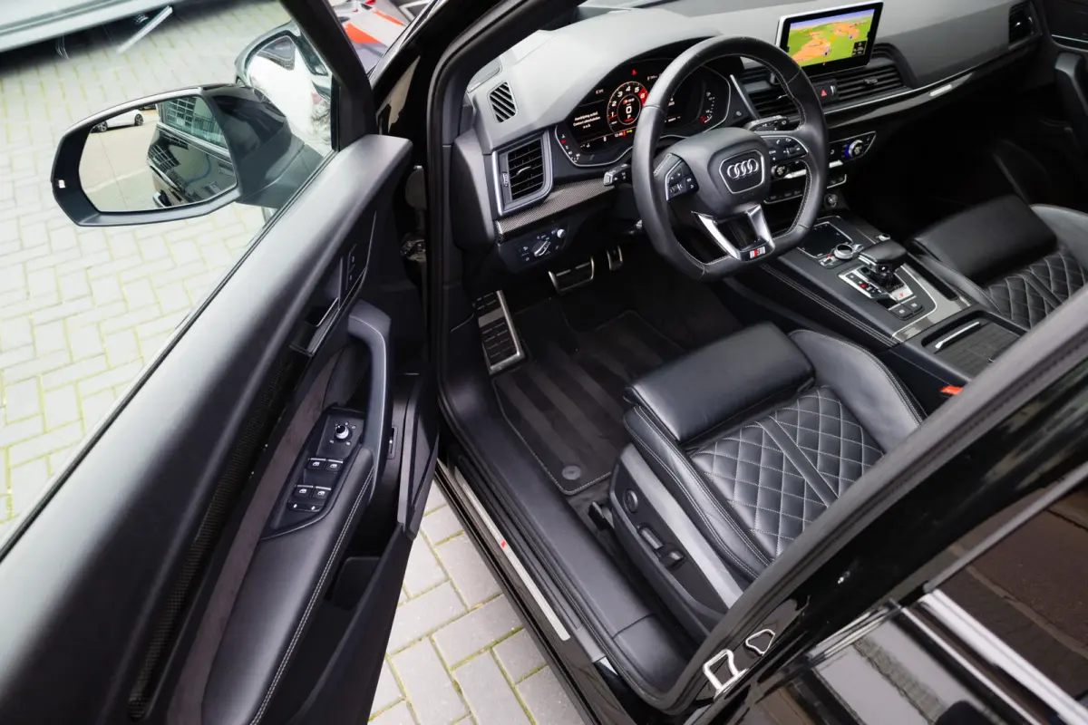 SQ5 3.0 TFSI 354 pk SQ5 Quattro Pro Line Plus S-Line / Carbon/ Pano-Dak/ Keyless/ Head-Up/ Camera/ Adap.Cruise/ B&O-Sound/ Stand-Kachel/ Sport-Stoelen/ Stoel.Verw/ 21'' LMV
