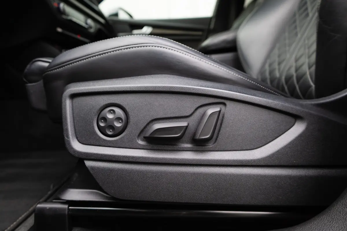 SQ5 3.0 TFSI 354 pk SQ5 Quattro Pro Line Plus S-Line / Carbon/ Pano-Dak/ Keyless/ Head-Up/ Camera/ Adap.Cruise/ B&O-Sound/ Stand-Kachel/ Sport-Stoelen/ Stoel.Verw/ 21'' LMV