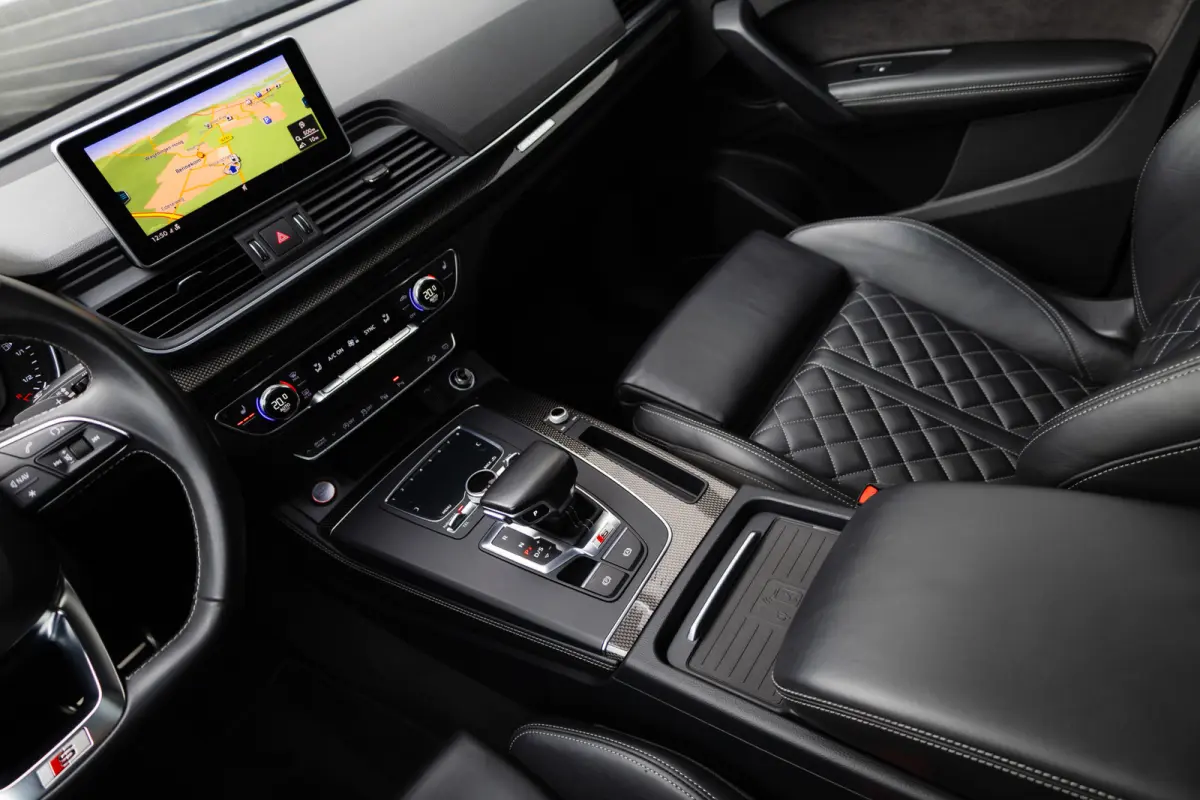 SQ5 3.0 TFSI 354 pk SQ5 Quattro Pro Line Plus S-Line / Carbon/ Pano-Dak/ Keyless/ Head-Up/ Camera/ Adap.Cruise/ B&O-Sound/ Stand-Kachel/ Sport-Stoelen/ Stoel.Verw/ 21'' LMV