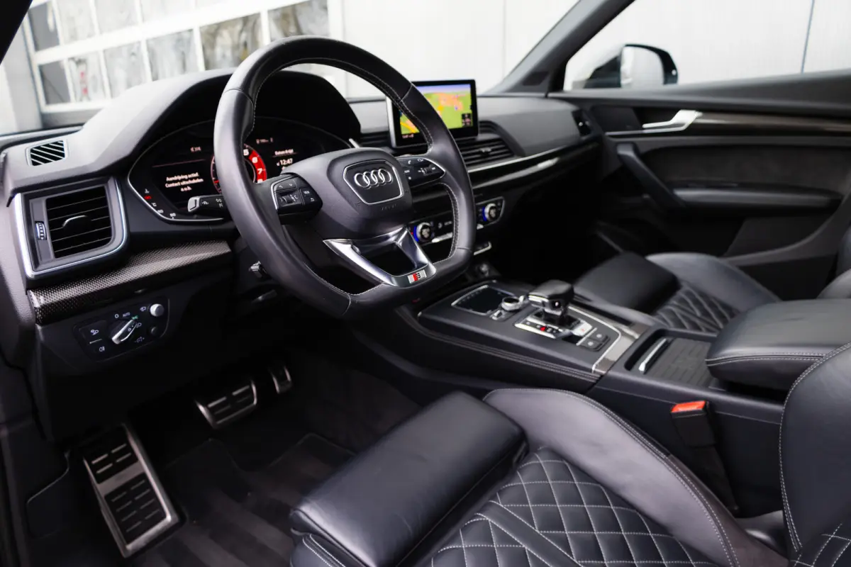 SQ5 3.0 TFSI 354 pk SQ5 Quattro Pro Line Plus S-Line / Carbon/ Pano-Dak/ Keyless/ Head-Up/ Camera/ Adap.Cruise/ B&O-Sound/ Stand-Kachel/ Sport-Stoelen/ Stoel.Verw/ 21'' LMV