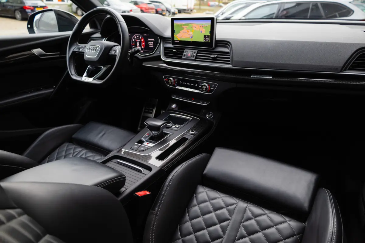 SQ5 3.0 TFSI 354 pk SQ5 Quattro Pro Line Plus S-Line / Carbon/ Pano-Dak/ Keyless/ Head-Up/ Camera/ Adap.Cruise/ B&O-Sound/ Stand-Kachel/ Sport-Stoelen/ Stoel.Verw/ 21'' LMV