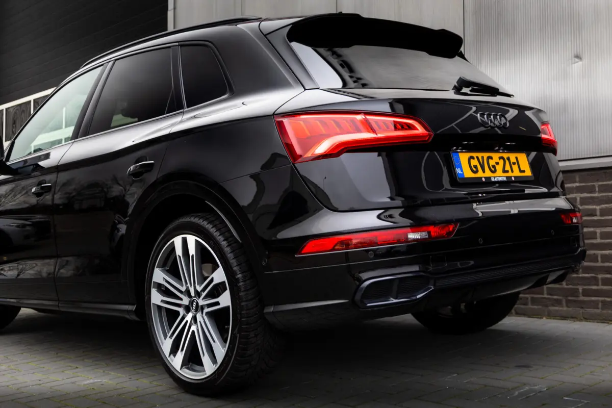 SQ5 3.0 TFSI 354 pk SQ5 Quattro Pro Line Plus S-Line / Carbon/ Pano-Dak/ Keyless/ Head-Up/ Camera/ Adap.Cruise/ B&O-Sound/ Stand-Kachel/ Sport-Stoelen/ Stoel.Verw/ 21'' LMV