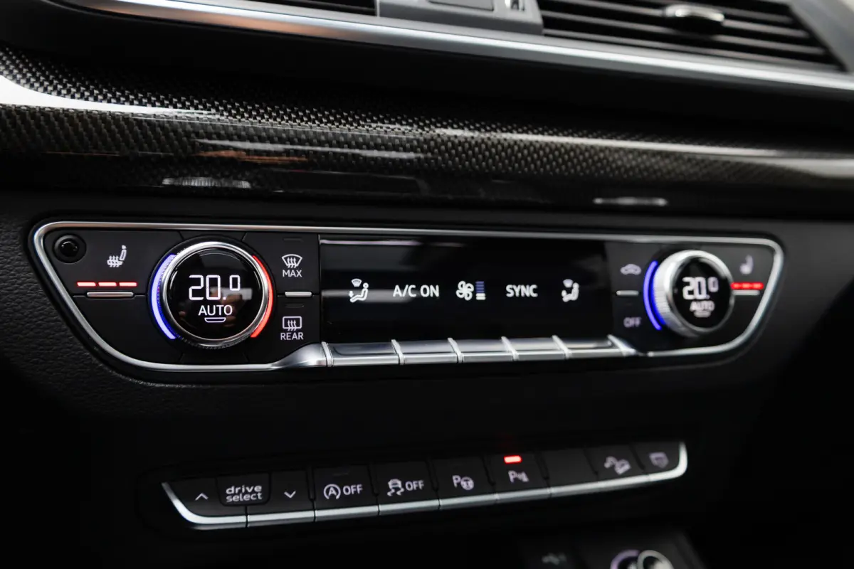 SQ5 3.0 TFSI 354 pk SQ5 Quattro Pro Line Plus S-Line / Carbon/ Pano-Dak/ Keyless/ Head-Up/ Camera/ Adap.Cruise/ B&O-Sound/ Stand-Kachel/ Sport-Stoelen/ Stoel.Verw/ 21'' LMV