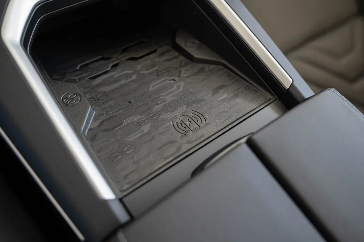 1.6 e-Hybrid Plug-In First Edition | Tot 8 Jaar Garantie | Lederen Bekleding | Schuif-Kanteldak | Camera | Keyless | LED | Stoelverwarming & Massage |