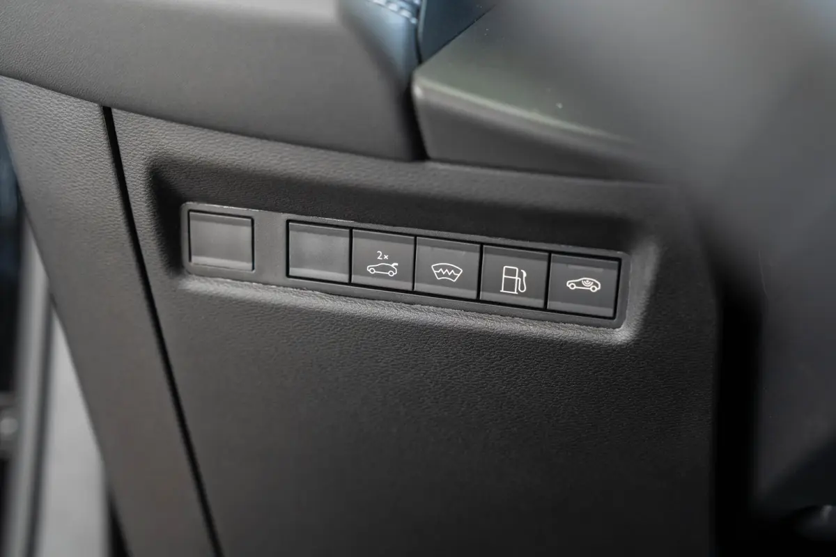 1.6 e-Hybrid Plug-In First Edition | Tot 8 Jaar Garantie | Lederen Bekleding | Schuif-Kanteldak | Camera | Keyless | LED | Stoelverwarming & Massage |