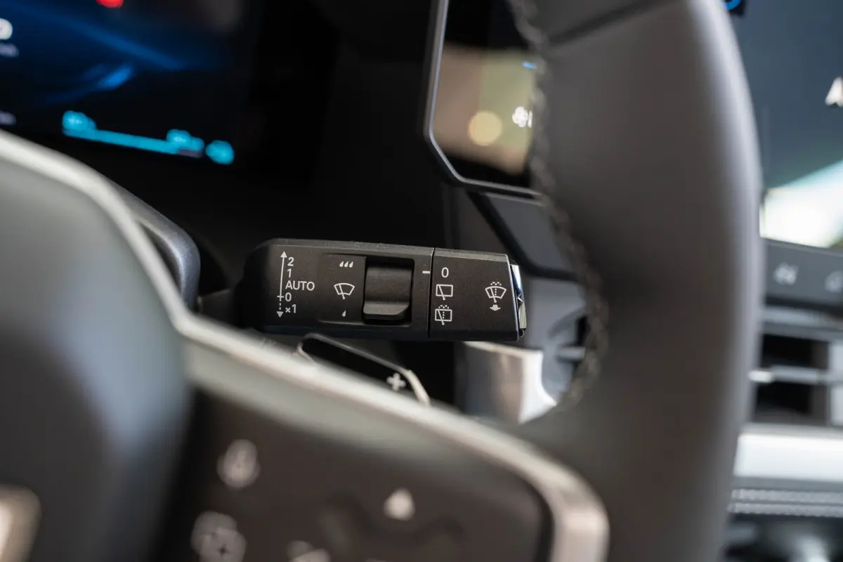1.6 e-Hybrid Plug-In First Edition | Tot 8 Jaar Garantie | Lederen Bekleding | Schuif-Kanteldak | Camera | Keyless | LED | Stoelverwarming & Massage |