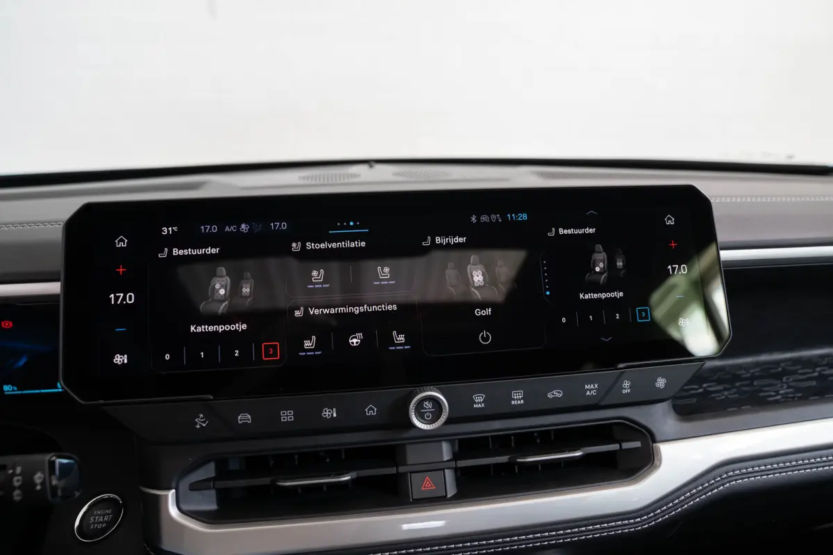 1.6 e-Hybrid Plug-In First Edition | Tot 8 Jaar Garantie | Lederen Bekleding | Schuif-Kanteldak | Camera | Keyless | LED | Stoelverwarming & Massage |