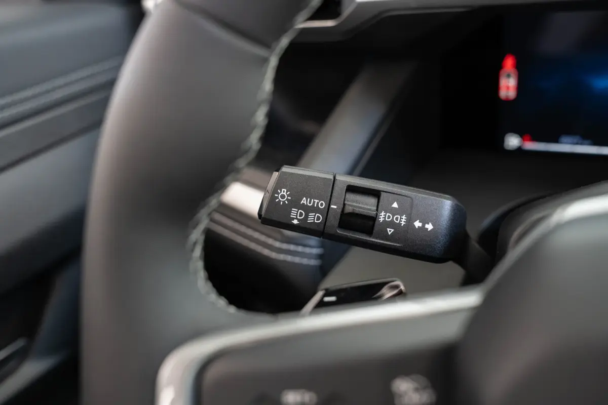 1.6 e-Hybrid Plug-In First Edition | Tot 8 Jaar Garantie | Lederen Bekleding | Schuif-Kanteldak | Camera | Keyless | LED | Stoelverwarming & Massage |