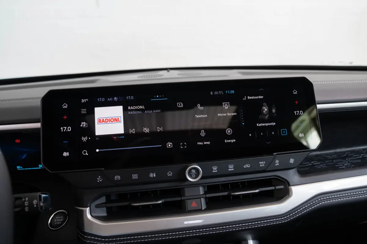 1.6 e-Hybrid Plug-In First Edition | Tot 8 Jaar Garantie | Lederen Bekleding | Schuif-Kanteldak | Camera | Keyless | LED | Stoelverwarming & Massage |