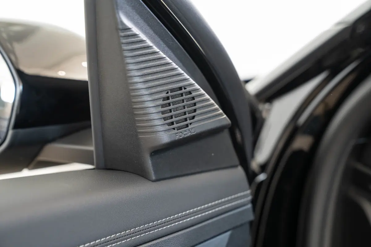 1.6 e-Hybrid Plug-In First Edition | Tot 8 Jaar Garantie | Lederen Bekleding | Schuif-Kanteldak | Camera | Keyless | LED | Stoelverwarming & Massage |