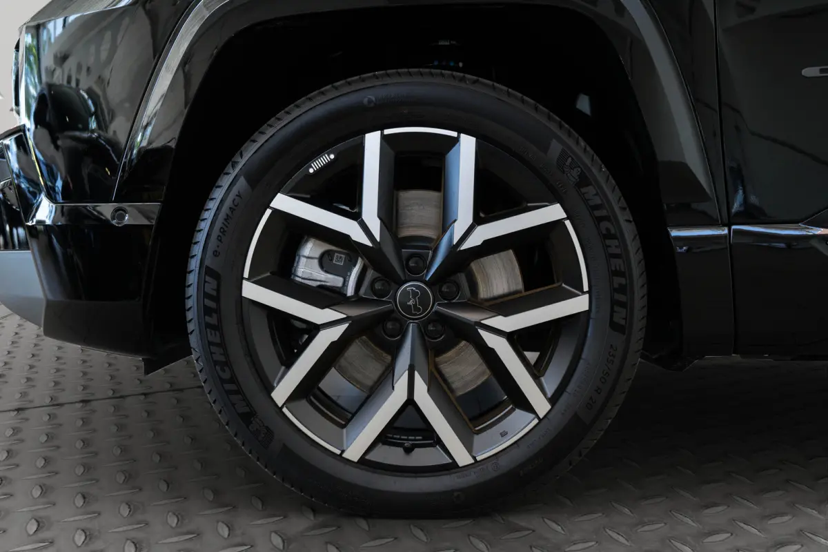 1.6 e-Hybrid Plug-In First Edition | Tot 8 Jaar Garantie | Lederen Bekleding | Schuif-Kanteldak | Camera | Keyless | LED | Stoelverwarming & Massage |