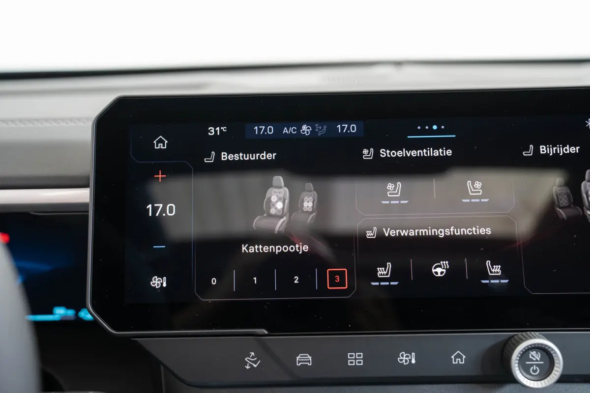 1.6 e-Hybrid Plug-In First Edition | Tot 8 Jaar Garantie | Lederen Bekleding | Schuif-Kanteldak | Camera | Keyless | LED | Stoelverwarming & Massage |