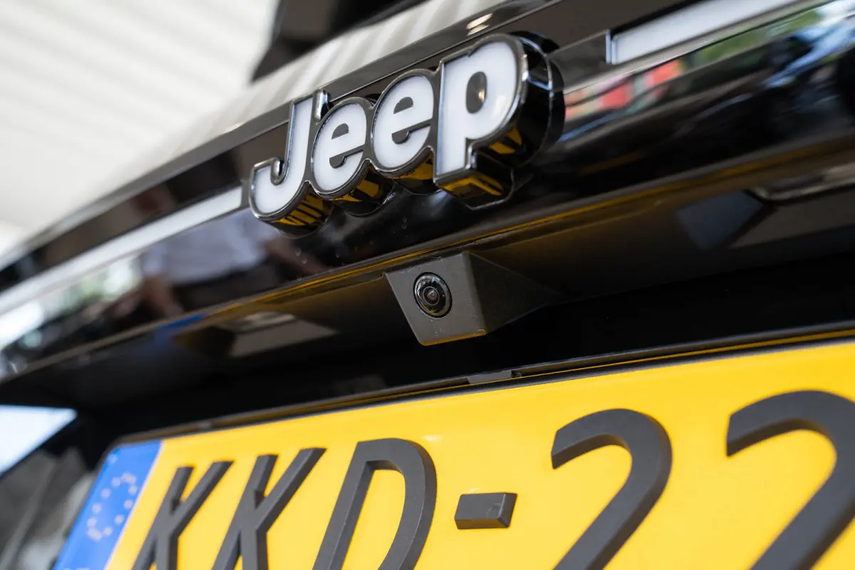 1.6 e-Hybrid Plug-In First Edition | Tot 8 Jaar Garantie | Lederen Bekleding | Schuif-Kanteldak | Camera | Keyless | LED | Stoelverwarming & Massage |