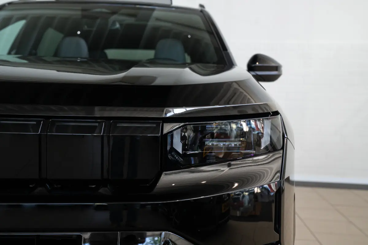 1.6 e-Hybrid Plug-In First Edition | Tot 8 Jaar Garantie | Lederen Bekleding | Schuif-Kanteldak | Camera | Keyless | LED | Stoelverwarming & Massage |