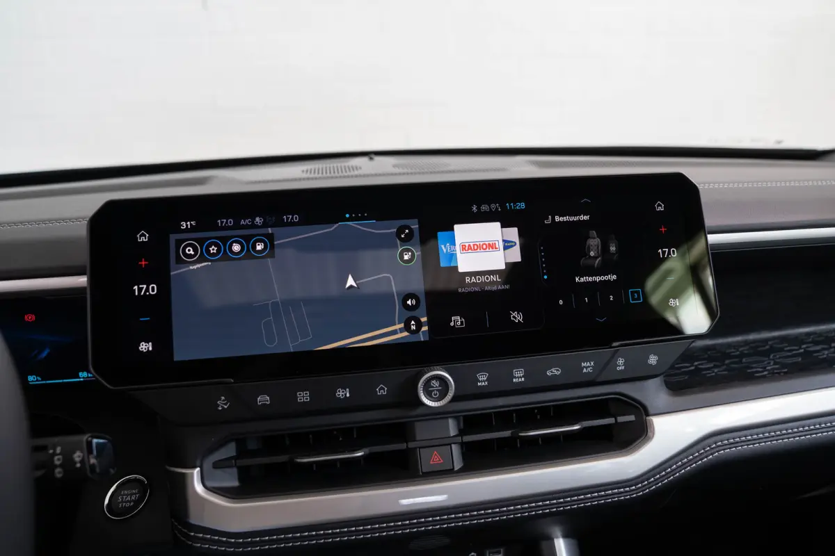 1.6 e-Hybrid Plug-In First Edition | Tot 8 Jaar Garantie | Lederen Bekleding | Schuif-Kanteldak | Camera | Keyless | LED | Stoelverwarming & Massage |